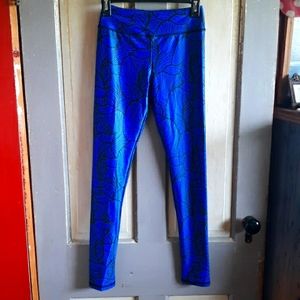 NWT JALA BLACK AND BLUE LEAF/FLORAL PRINT WORKOUT LEGGINGS